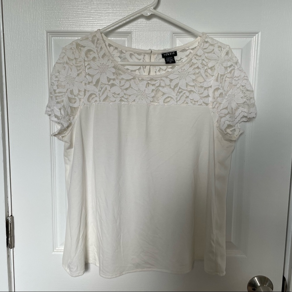 Torrid size 00 off white lace t-shirt blouse